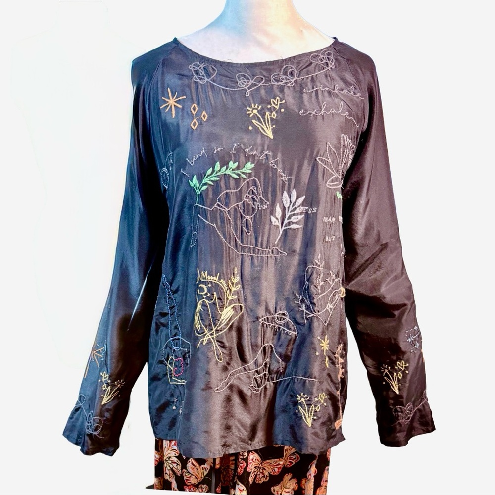 Johnny Was CALME silk embroidered black long sleeve scoop neck top small 19” p2p